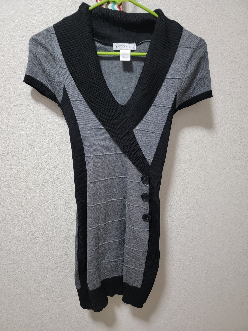 Body Central Two-Tone Gray and Black Knit Top